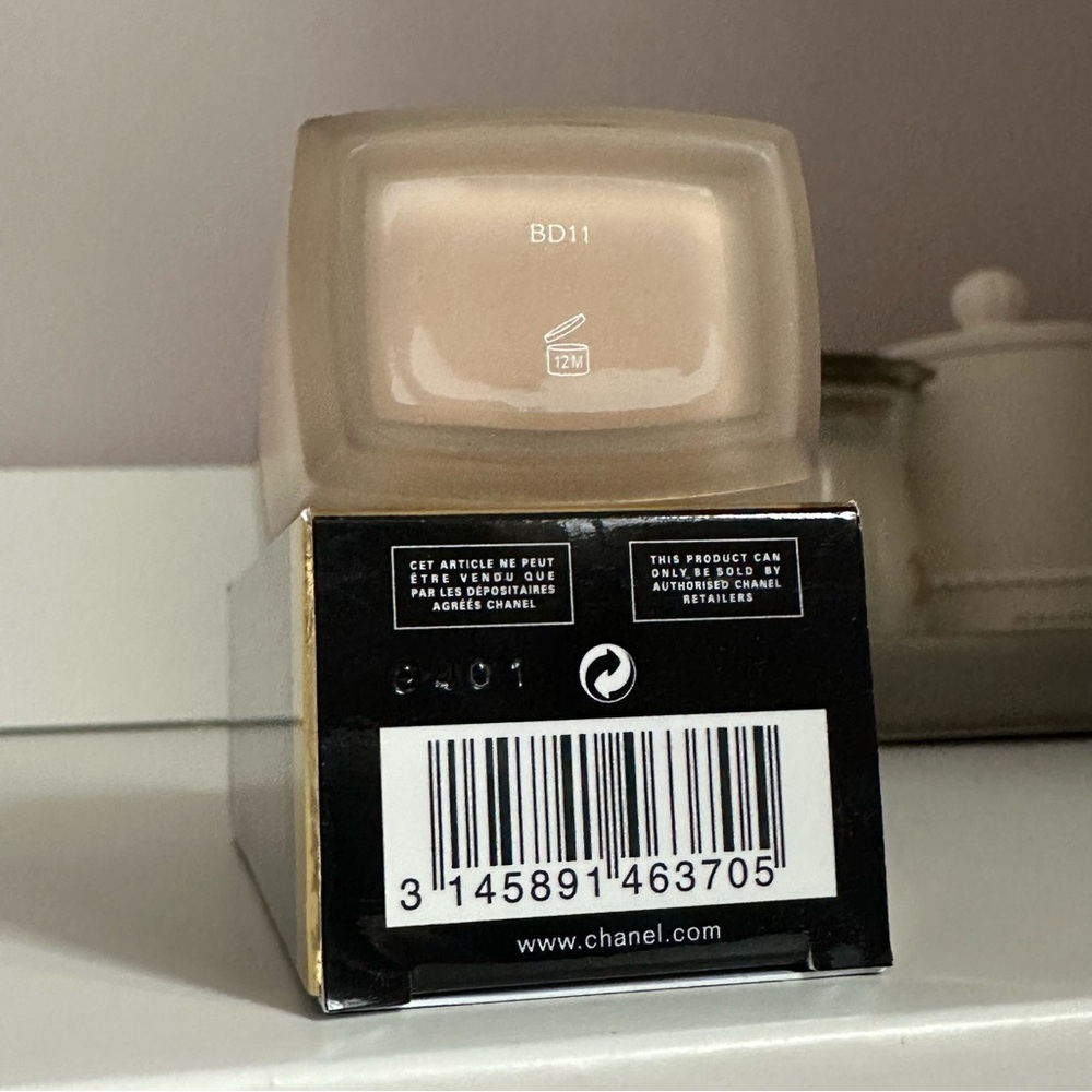 Chanel Ultra Le Teint All-Day Comfort Flawless Finish Foundation (BD11) - Picture 8 of 8